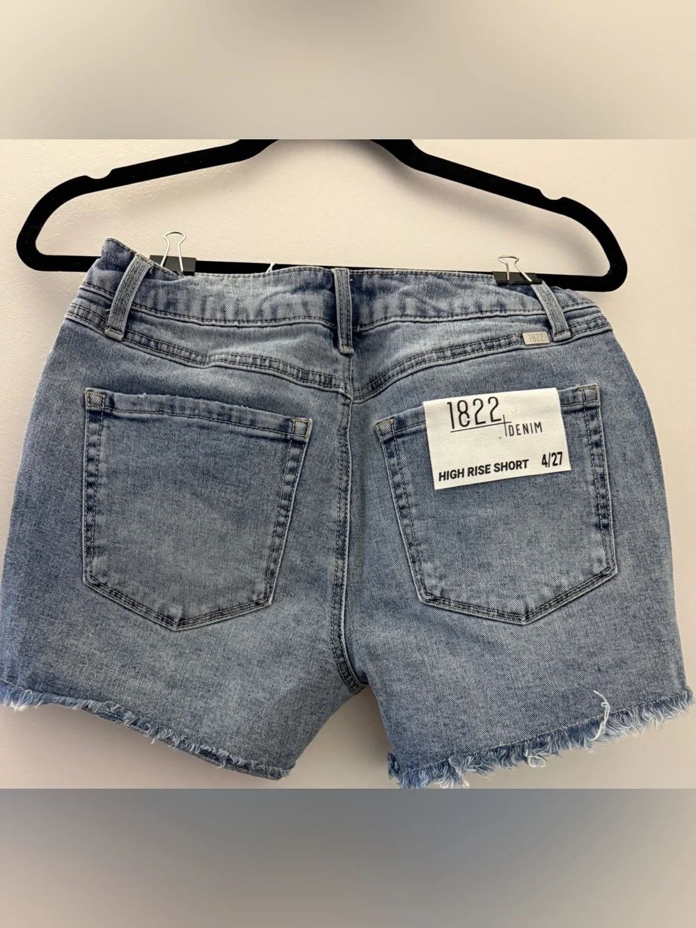 Women’s NWT 1822 Denim High Rise Frayed Hem Stretch Shorts Size 4/27